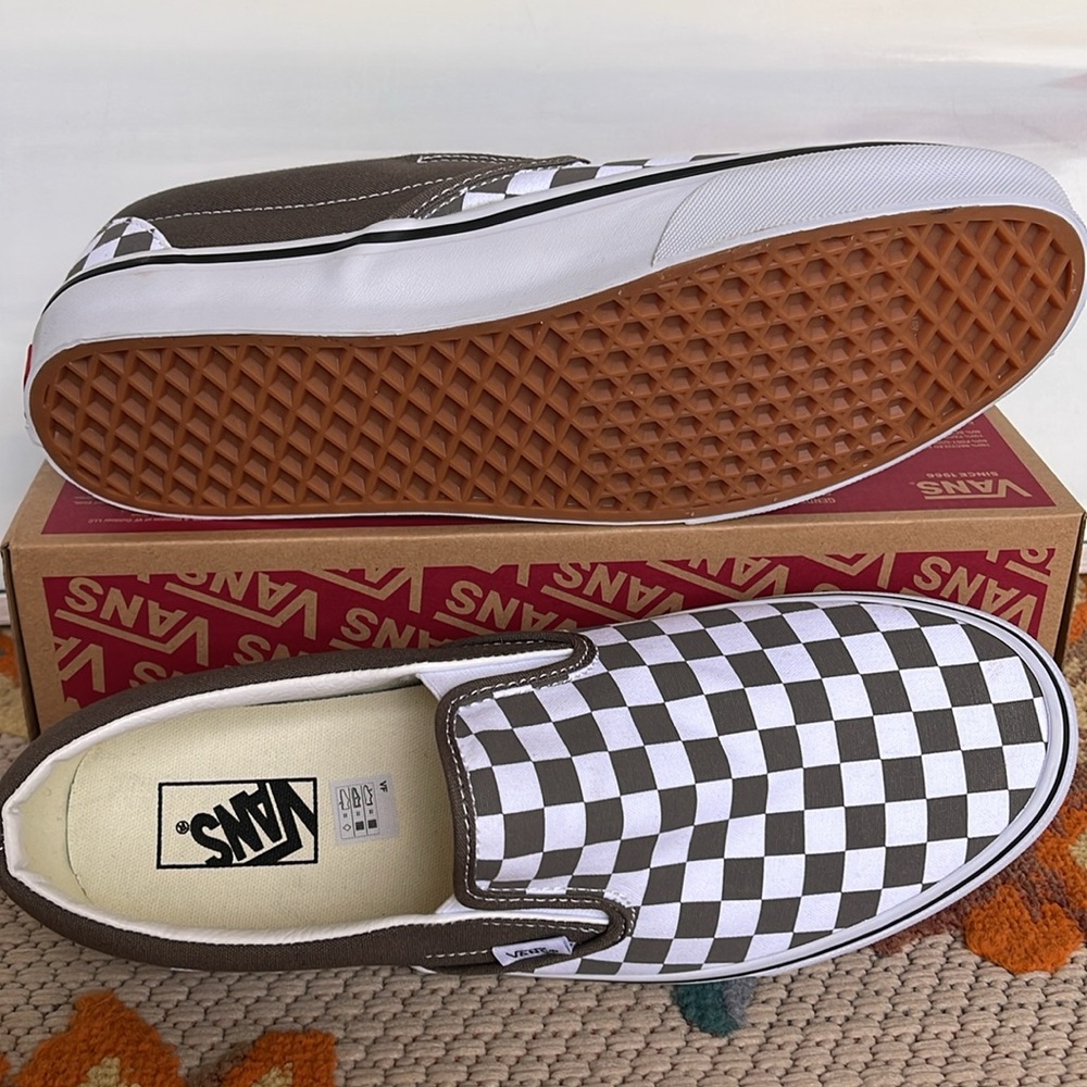 Vans WMNS Classic Slip-On
Color Theory Checkerboard Bungee
VN000BVZ9JC
Sneakers - Picture 5 of 16